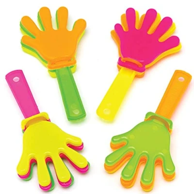 Imagen de Baker Ross Minicarracas de manos (Pack 8) Carracas plástico perfectas para bolsas regalo niños, fiestas Halloween, rellenos piñata o regalos cumpleaños