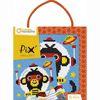 Imagen de Clairefontaine ES Avenue Mandarine KC121C Caja Pix Gallery que incluye 1 cuadro de punto cruz 14 x cm, hilo y aguja, Cosmonauta