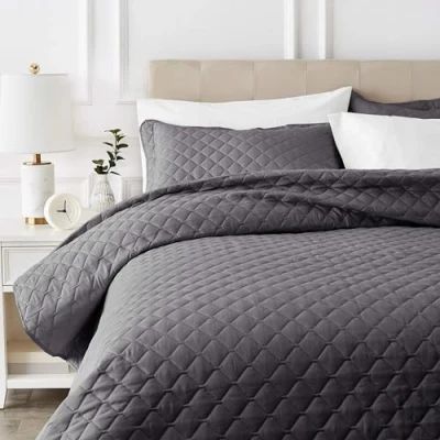 Imagen de Amazon Basics Colcha labrada extragrande, Gris oscuro, diamante, 170 x 210 cm