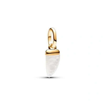 Imagen de PANDORA ME Colgante mini con diseño de diente tiburón chapado en oro 14 quilates nácar artificial biorresina blanca