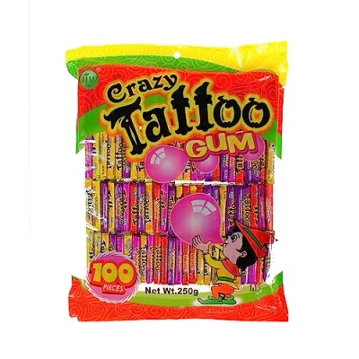 Imagen de tatuaje de chicle 100 piezas dulces los 90 con sabor a fruta en bandeja agua
