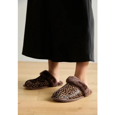 Imagen de UGG Scuffette Caspian Pantuflas, Mujer, Talla: 43, Burnt cedar Zapatos