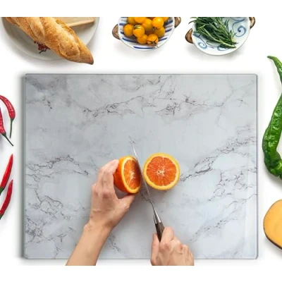 Imagen de Tabla de cortar cristal grande 50 x 40 cm: protector encimera vidrio para cocina, duradero, higiénico, resistente a los arañazos, al calor, diseño mármol gris