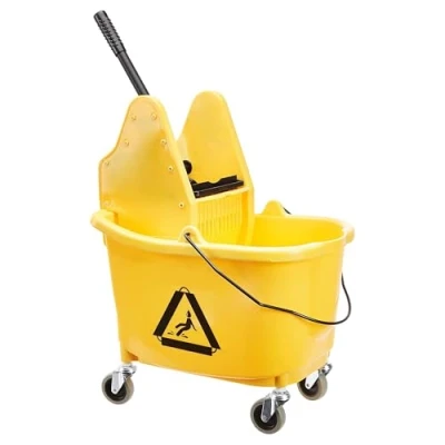 Imagen de Amazon Basics Cubo rectangular para fregona Kentucky con ruedas duraderas y combinado prensa de escurrido a presión, 33 litros/ 35 qt, amarillo (anteriormente marca AmazonCommercial)