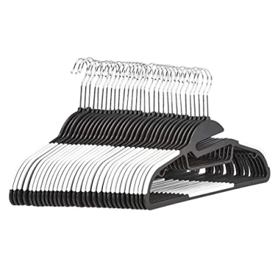 Imagen de Amazon Basics Perchas de plástico, resistentes, antideslizantes, con barra horizontal goma, Paquete 30, Blanco