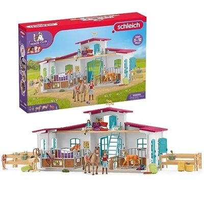Imagen de schleich HORSE CLUB 42567 — Centro de Equitación Lakeside, 115 Piezas Establo y 3 Caballos Animales Juguete Coleccionables Set Juguetes para Niños 5 Años o Más