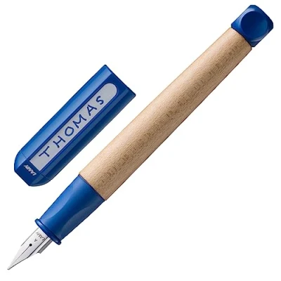 Imagen de Lamy abc blue pluma estilográfica infantil para principiantes con empuñadura ergonómica y plumín de acero pulido en tamaño A robusta madera arce cartucho tinta azul T 10 Diestro