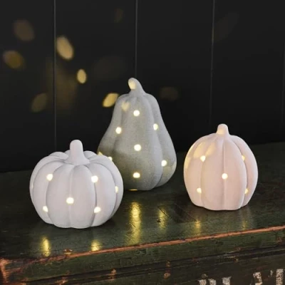 Imagen de Lights4fun Juego de 3 Calabazas Decorativas Piedras Neutras con LED a Pilas Decoración Interior Otoño y Halloween