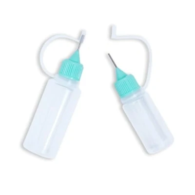 Imagen de Craftelier Kit de 2 Botellas Punta Precisión con Aplicador Metal y Boquilla Cierre Frascos Cuentagotas Aguja para Aplicar Pegamentos, Tintas o Pinturas Capacidad 20 ml 10