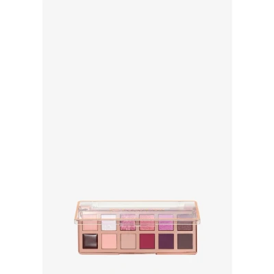 Imagen de Revolution The Cherry Icon Rich Berry Palette Paleta de 12 sombras alta pigmentación, vegana y libre crueldad