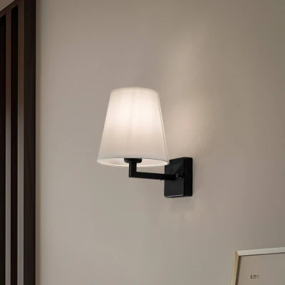 Imagen de Aplique de pared Norbury Classic Metal negro y tela blanca Menzzo