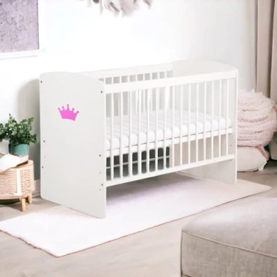 Imagen de KMbaby K2 KOR Cuna para bebé (120 x 60 cm, con colchón, color blanco corona rosa, somier, 3 niveles de altura regulable)