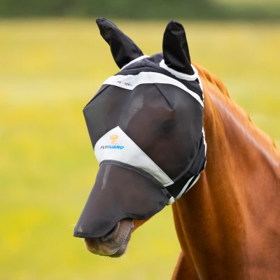 Imagen de Shires Flymask with ears and nose