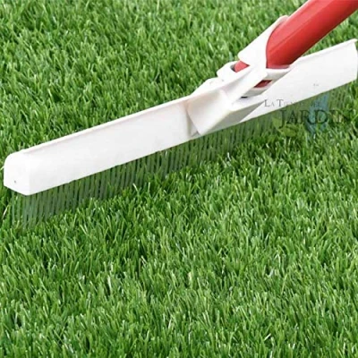 Imagen de Suinga Cepillo para Peinar CESPED Artificial y ALFOMBRAS. Mango 129,5 cm. 30,5