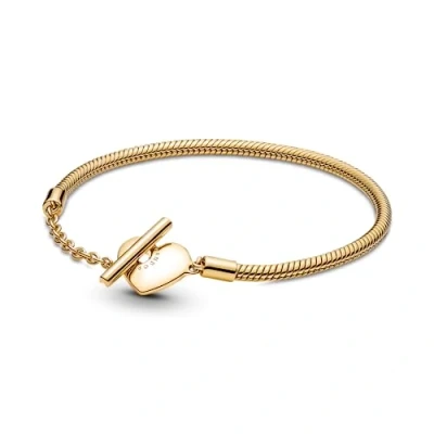 Imagen de Pandora Moments Pulsera con cadena de serpiente chapada en oro 14 quilates cierre forma corazón y barra T, 17