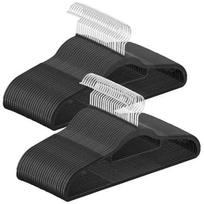 Imagen de SONGMICS Juego de 50 Perchas, Perchas Plástico, Antideslizantes, Ahorra Espacio, 0,5 cm Grosor, 42 Largo, Gancho Plata Giratorio 360, Negro CRP020B05