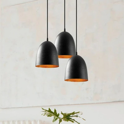 Imagen de Lámpara colgante de 3 luces saccade Gakuli D44cm Metal martillado Negro Menzzo