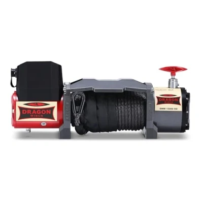 Imagen de Dragon Winch Cabrestante eléctrico 12V Maverick 13000 lbs / 5897 kg con Cuerda Sintética 20m para coche incluido control remoto inalámbrico + accesorios Estanqueidad IP67
