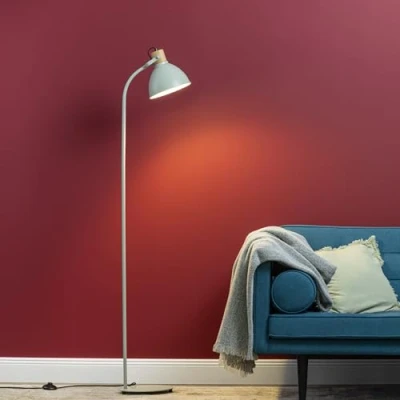 Imagen de Lightbox moderne Stehlampe in Hellgrün 150 x 25 35 cm skandinavische Leseleuchte mit schwenkbarem Kopf &amp; Schalter E27, max. 40 W aus Metall/Holz (vom Kautschukbaum) Hellgrün/Braun