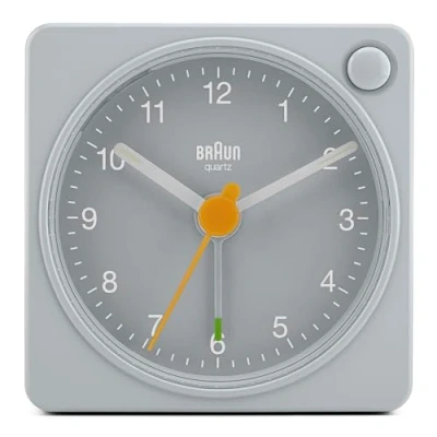 Imagen de Braun Reloj Despertador analógico de Viaje Classic con repetición y luz, tamaño Compacto, Movimiento silencioso Cuarzo, Alarma en Crescendo, Gris, Modelo BC02XG.