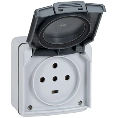 Imagen de Legrand LEG91437 Plexo Toma de corriente estanca (3P + T N, 20 A)