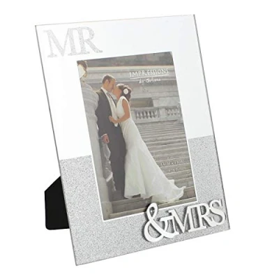 Imagen de Beautiful &#039;mr &amp; Mrs&#039; Glass Photo Frame from Celebrations