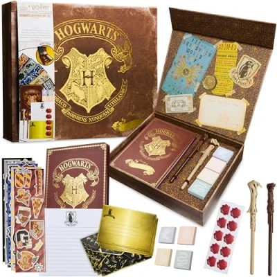 Imagen de Harry Potter Regalos, Set de Papelería con Cuaderno Notas Hogwarts, bolígrafo varita, pegatinas y sobres para niños [toy]…