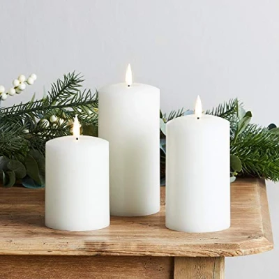 Imagen de Lights4fun Trio de Velas Pilar TruGlow® en Cera Blanca con LED Blancos Cálidos Parpadeante a Pilas para Interiores
