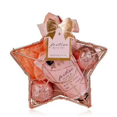 Imagen de Accentra Set de ducha para mujer Festive en cesta alambre rosa con forma estrella 3 piezas cuidado loción corporal y manos, fizzer baño esponja malla regalo