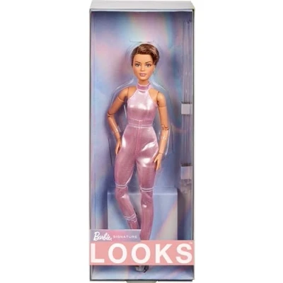 Imagen de Barbie Signature Looks Pelo Corto Muñeca articulada con Mono Rosa, Juguete de colección Moda, Regalo +16 años (Mattel HRM14)