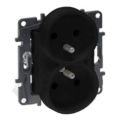 Imagen de Niloe Step Enchufe doble con seguridad infantil (2P + E, sistema francés, montaje empotrado), color negro