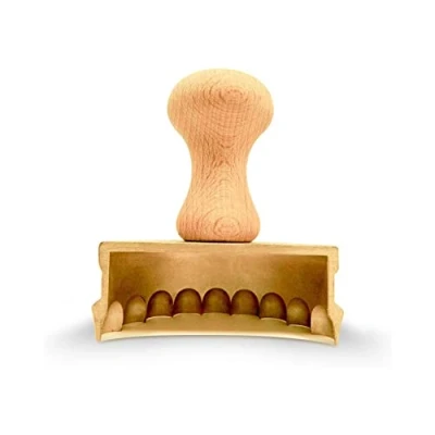 Imagen de La Gondola Cortador de Raviolis Caseros Forma Mezzaluna (Medialuna) 90 mm Cortapastas Latón y Madera Pasta Robusto Fácil Usar Utensilios para Fresca Hechos en Italia