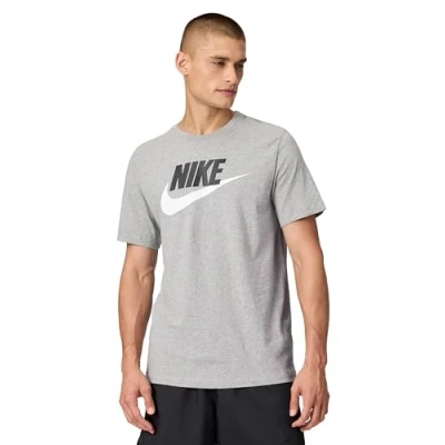 Imagen de Nike Sportswear TEE ICON Futura Unisex Camiseta estampada, Hombre, Talla: XS, Dark grey heather/black/white