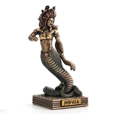 Imagen de Veronese Design Medusa The Gorgon Figura en Miniatura Pintada a Mano de Resina