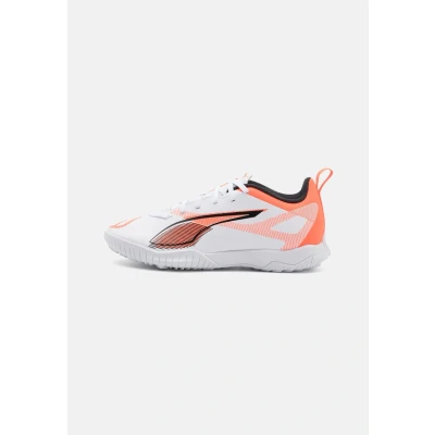 Imagen de Puma Ultra 5 PLAY TT JR Unisex Botas de fútbol multitacos para niños, Talla: 35, White/black/glowing red Zapatos