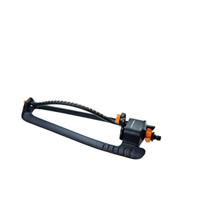 Imagen de Fiskars Aspersor oscilante Base metal 19 chorros L, Fácil ajuste del alcance, Ahorro de agua, plástico robusta, Tamaño universal, Alcance 17,5 x m, 654 g, Negro/naranja, 1023660
