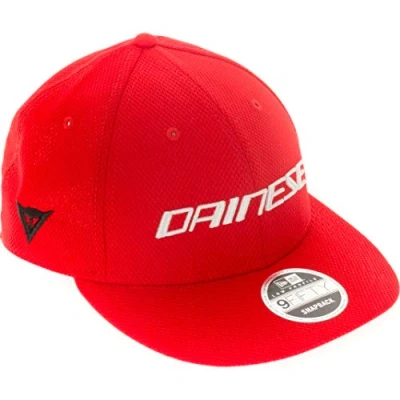 Imagen de Dainese 9FIFTY Wool Snapback Cap, Gorra de Hombre, Béisbol con Visera Rígida Logotipo Relieve, Moto Verano, Cierre Trasero Ajustable, Rojo