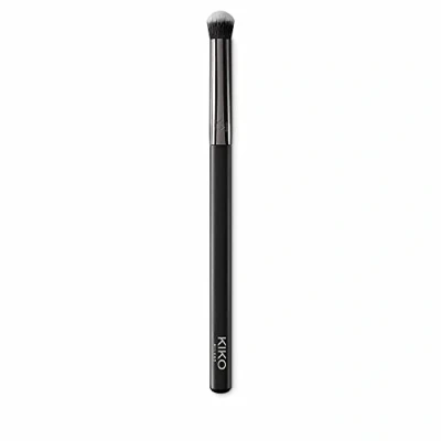 Imagen de KIKO Milano Face 02 Intensive Coverage Brush Pincel Para El Rostro Y Contorno De Ojos Con Alta Densidad Fibras Correctores Sombras