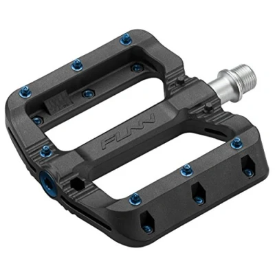 Imagen de Funn Black Magic Pedales Planos de Plástico para Bicicleta Montaña Plataforma Ancha, con Eje 9/16 Pulgadas Cromo Molibdeno (Pasadores Azules)
