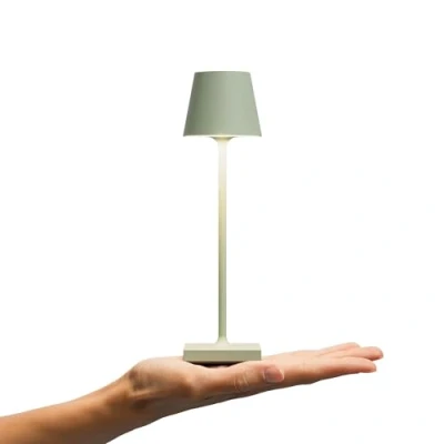 Imagen de SIGOR Nuindie pocket Pequeña lámpara de mesa LED recargable regulable, para interiores y exteriores, IP54, altura 21 cm, con USB C, 7 h duración la luz, verde salvia