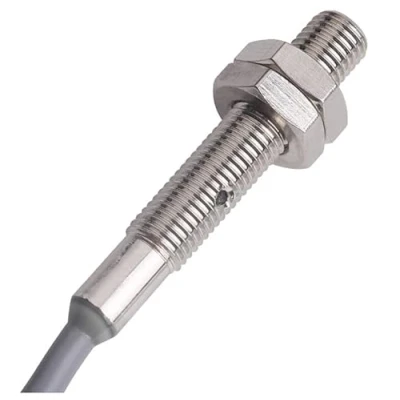 Imagen de Sensor inductivo M5 latón niquelado, PNP NC, diseño compacto Ø 5 mm, IP65, interruptor de proximidad