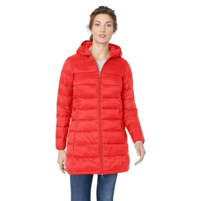 Imagen de Amazon Essentials Abrigo acolchado ligero y resistente al agua con capucha (disponible en tallas grandes) Mujer, Rojo, XL