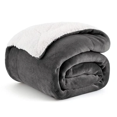 Imagen de Bedsure Manta Sofa Pequeño Polar Reversible de Franela y Sherpa, Gruesa 130x150 cm Microfibra Suave Borreguito, Negro Antracita