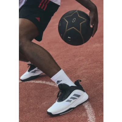 Imagen de adidas Performance Ownthegame 3.0 Zapatillas de baloncesto, Hombre, Talla: 47 1/3, Footwear white/core black Tela/tejido sintético