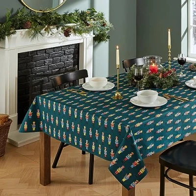 Imagen de Catherine Lansfield Mantel de algodón con diseño Cascanueces, 137 x 229 cm, Color Verde