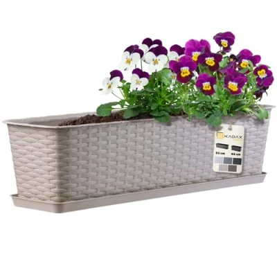 Imagen de KADAX Maceta de Plástico Imitación Ratán para Exterior, Macetero Rectangular con Platillo Ventana, Jardinera Balcón (Caramelo, 60 cm)