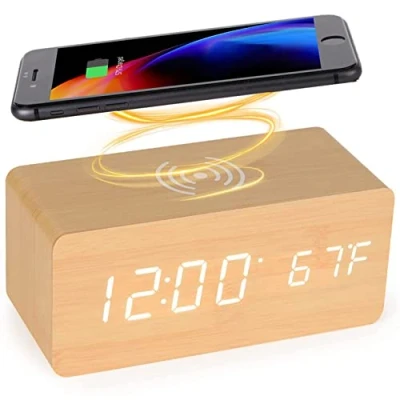 Imagen de reloj despertador digital de madera con base carga inalámbrica, cargador inalámbrico rápido para iPhone/Samsung Galaxy, sin tictac, alarma dormitorio (Bambú)