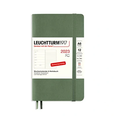 Imagen de LEUCHTTURM1917 365711 Agenda semanal y cuaderno de tapa blanda 2023, 12 meses, color verde oliva, bolsillo (A6)