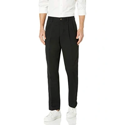 Imagen de Amazon Essentials Pantalón Chino Plisado, Resistente a Las Arrugas y de Corte clásico (Disponible en Tallas Grandes Largos Especiales) Hombre, Negro, 32W / 32L