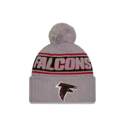 Imagen de New Era Atlanta Falcons NFL 2024 Sideline Sport Knit Gris Gorro con Pompón
